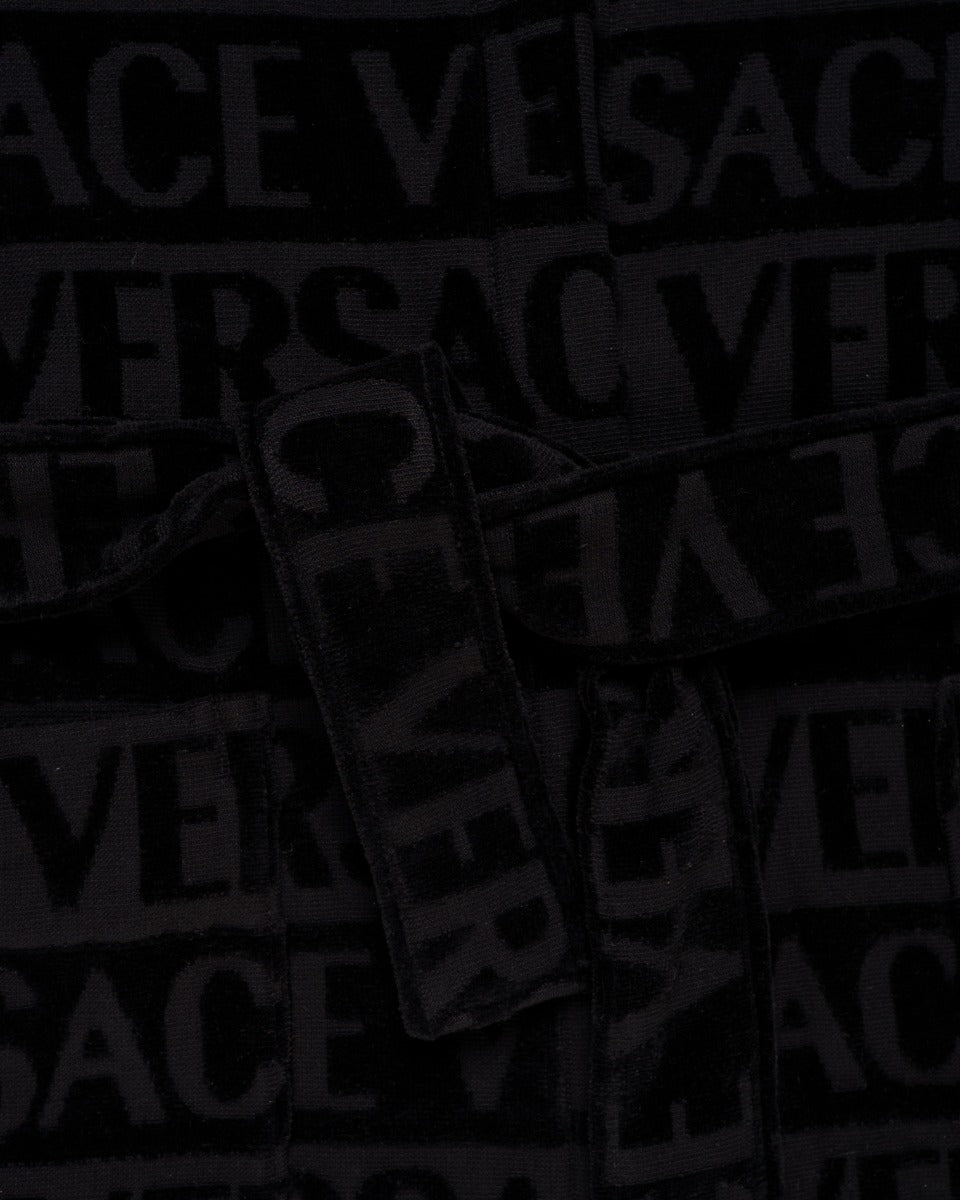 Szlafrok z monogramem Versace na całej powierzchni